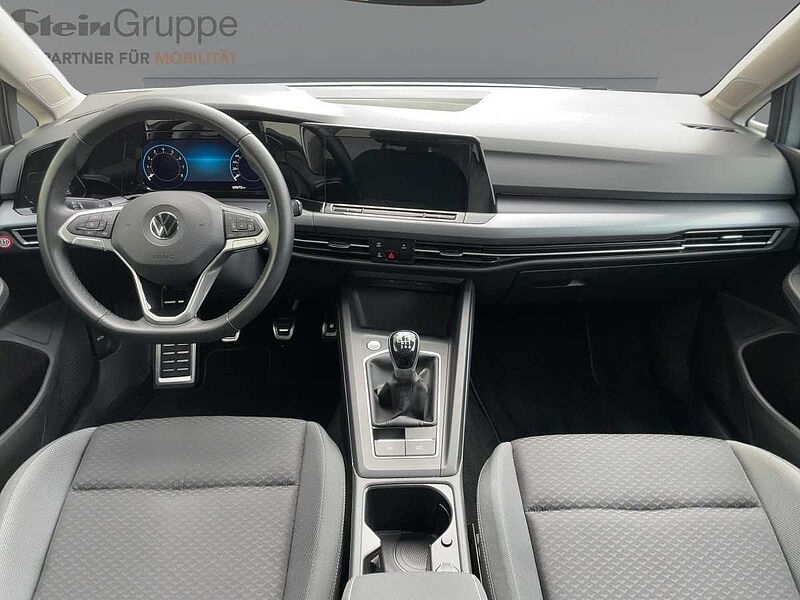 Volkswagen Golf VIII 1.0 TSI Active Virt LED CarPlay PDC