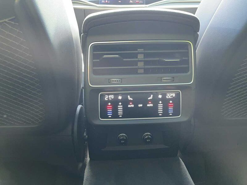Audi RSQ8 4.0 quattro TFSI ACC AHK Navi PDC HUD Sth