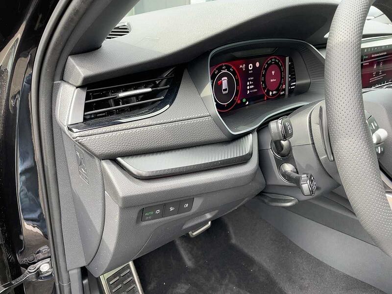 SKODA Octavia Combi 2.0 TDI W Sportline ACC LED Black