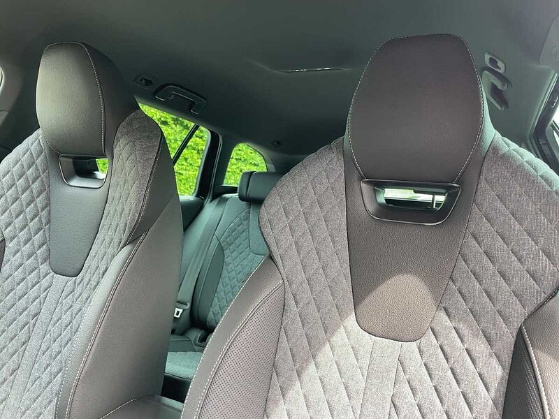 SKODA Octavia Combi 2.0 TDI W Sportline ACC LED Black