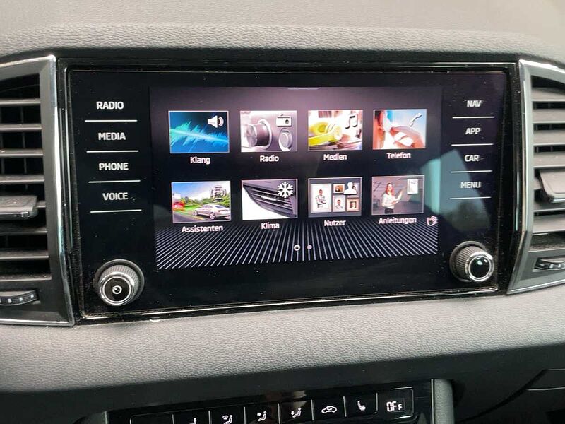 SKODA Karoq 1.5 TSI ACT Clever Navi LED PDC CarPlay