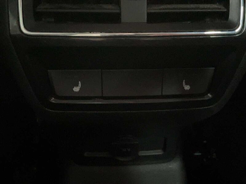 SKODA Karoq 1.5 TSI ACT Clever Navi LED PDC CarPlay