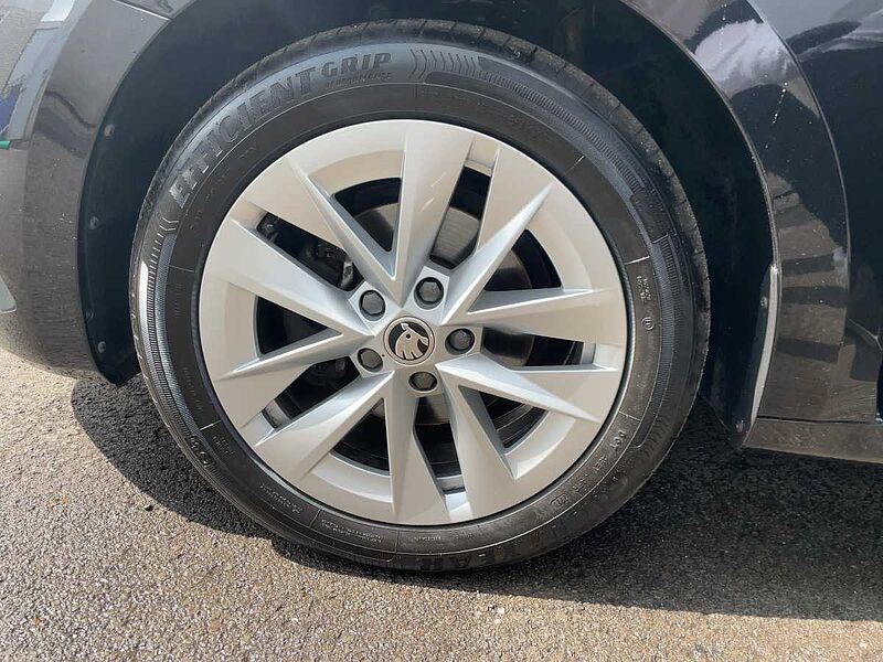 SKODA Octavia Combi 2.0 TDI Style Navi ACC Virt LED