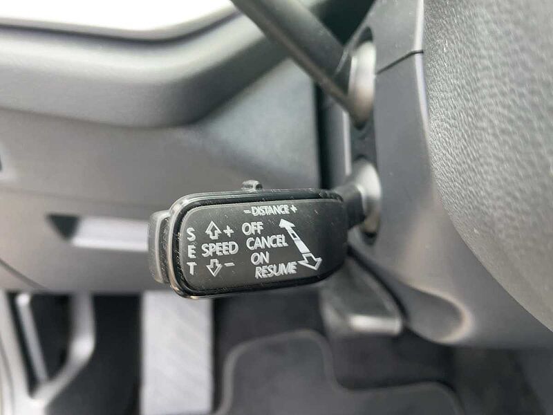 SKODA Octavia Combi 2.0 TDI Style Navi ACC Virt LED