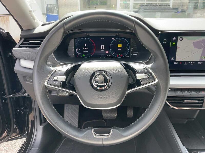SKODA Octavia Combi 2.0 TDI Style Navi ACC Virt LED