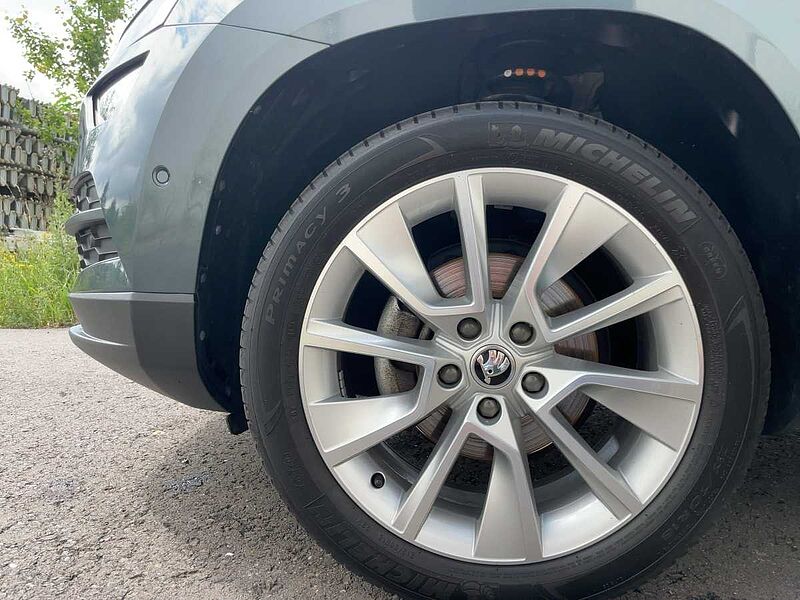 SKODA Karoq 1.5 TSI ACT Clever AHK Navi ACC Virt LED