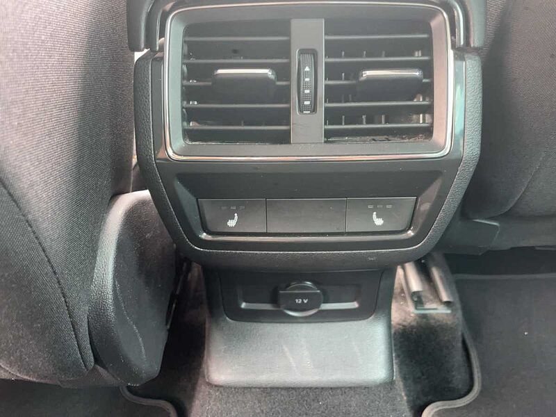 SKODA Karoq 1.5 TSI ACT Clever AHK Navi ACC Virt LED