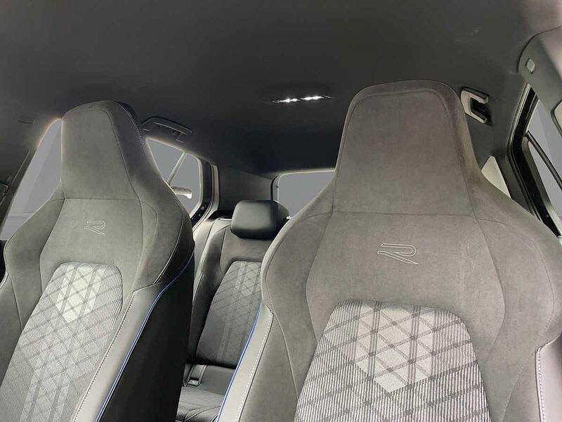 Volkswagen Golf VIII 1.5 eTSI W R-Line AHK ACC Virt Navi