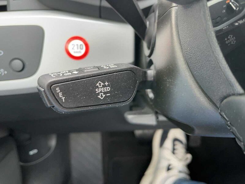 Audi A4 30 2.0 TDI Avant AHK Navi LED PDC S tronic basis