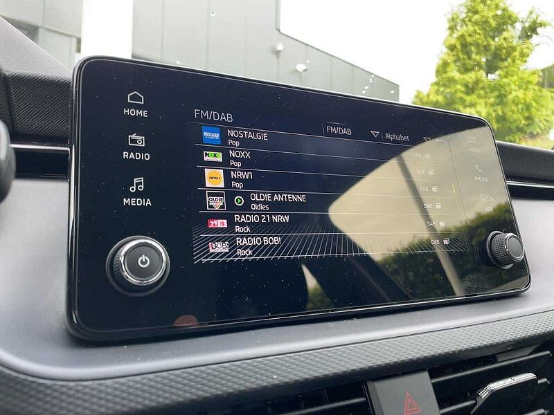 SKODA Kamiq 1.0 TSI Essence Virt LED Black PDC