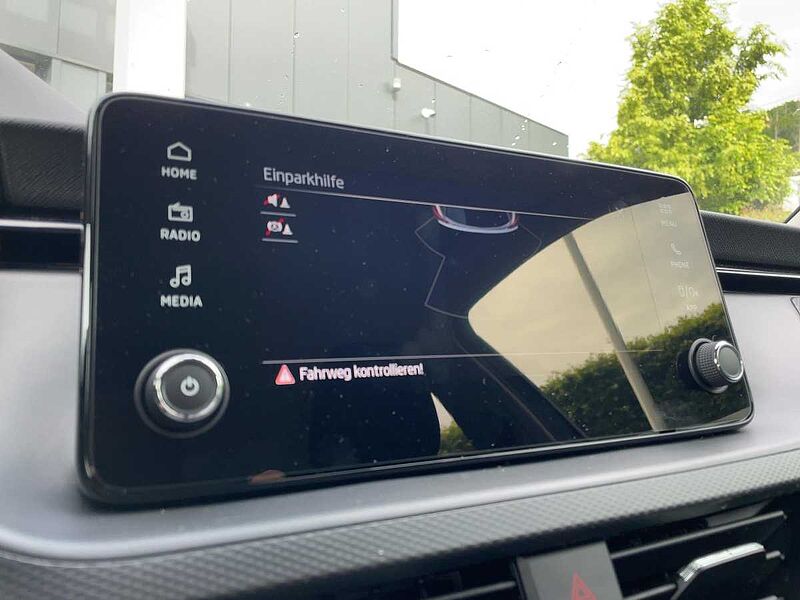 SKODA Kamiq 1.0 TSI Essence Virt LED Black PDC