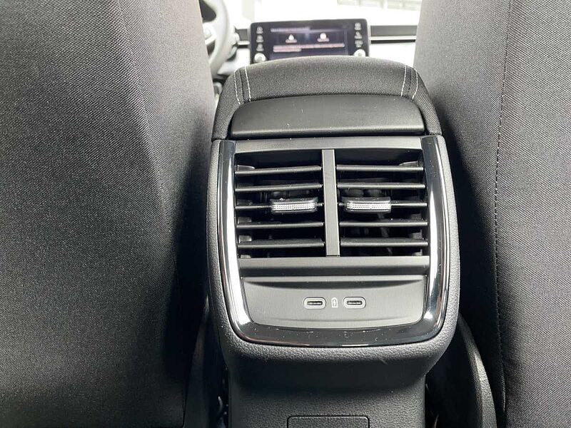SKODA Kamiq 1.0 TSI Essence Virt LED Black PDC