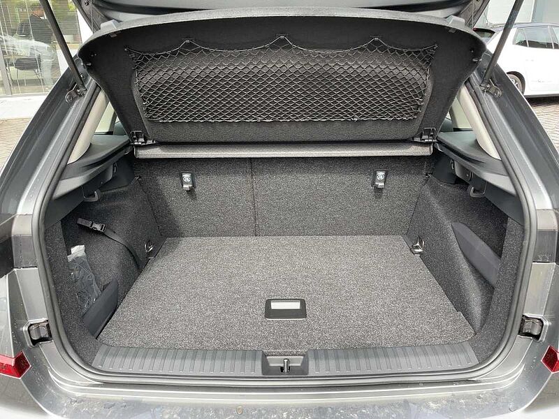 SKODA Kamiq 1.0 TSI Essence Virt LED Black PDC