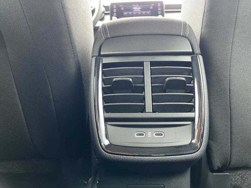 SKODA Kamiq 1.0 TSI Selection LED PDC Matrix Kamera