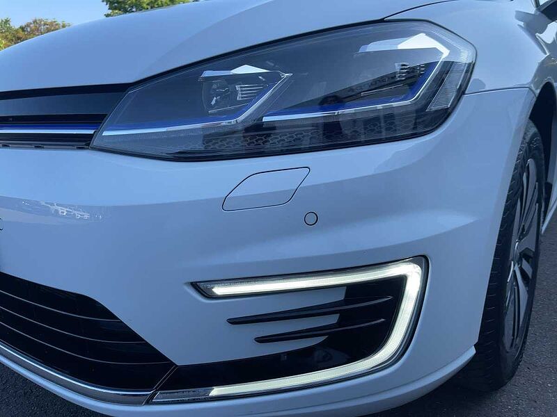 Volkswagen Golf VII e-Golf Navi LED PDC Kamera