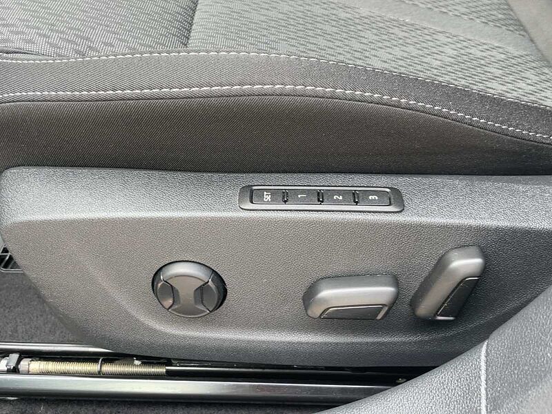 SKODA Octavia Combi 2.0 TDI Style AHK Navi ACC Virt