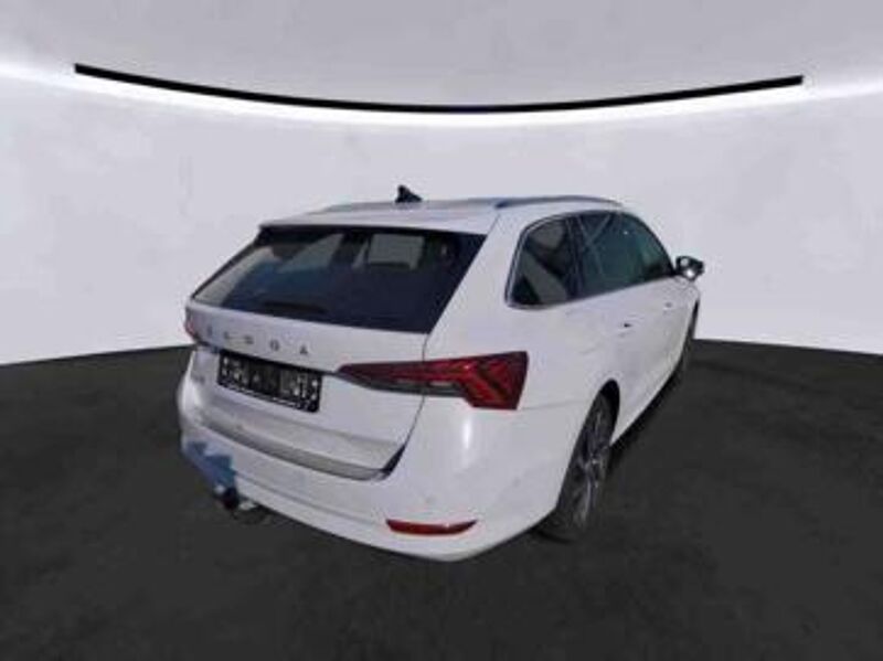 SKODA Octavia Combi 2.0 TDI Style Navi ACC Virt LED
