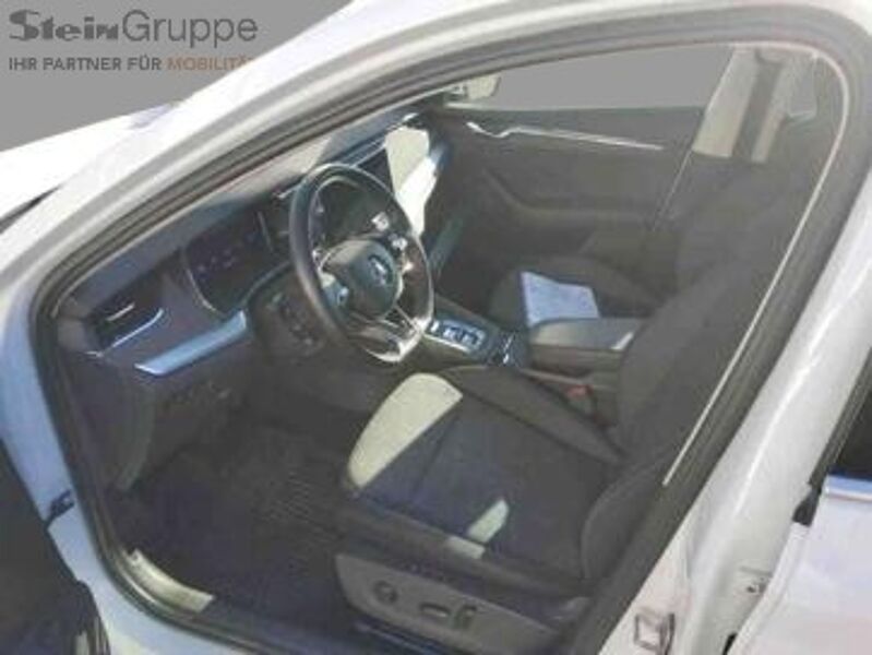 SKODA Octavia Combi 2.0 TDI Style Navi ACC Virt LED