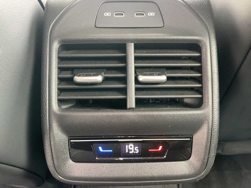 Volkswagen Passat Variant 1.5 eTSI W Business AHK ACC Virt