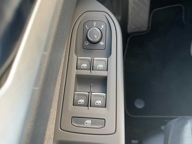 Volkswagen Golf VIII Variant 1.5 eTSI 85 kW Life ACC Virt