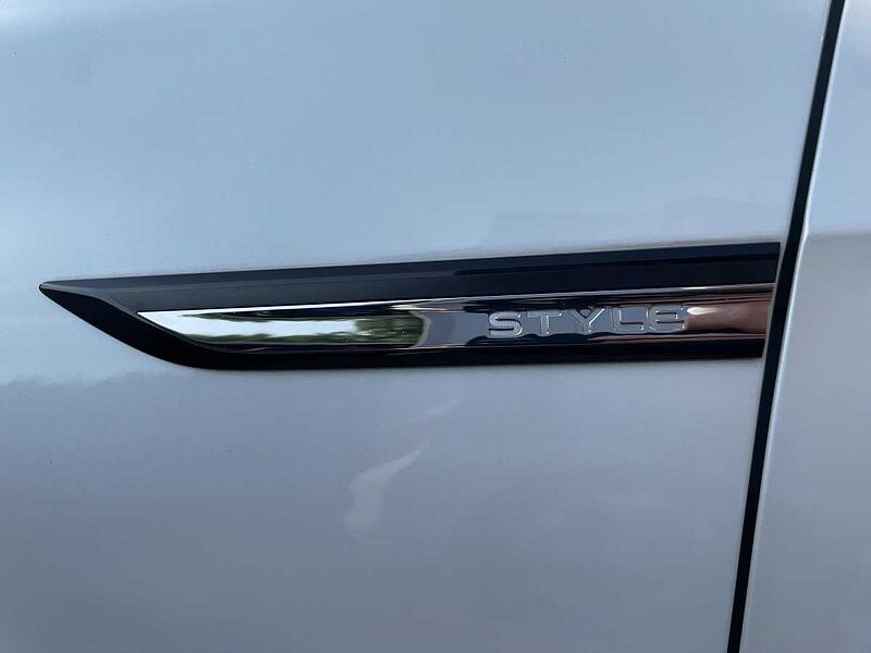 Volkswagen Golf VIII 2.0 TSI Style AHK Navi ACC Virt LED