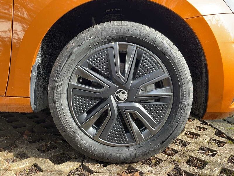 SKODA Fabia 1.0 TSI Selection ACC Navi Virt LED PDC