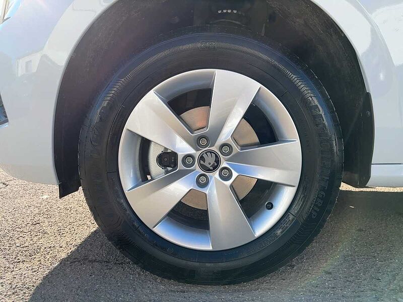 SKODA Kamiq 1.0 TSI Essence Virt LED PDC