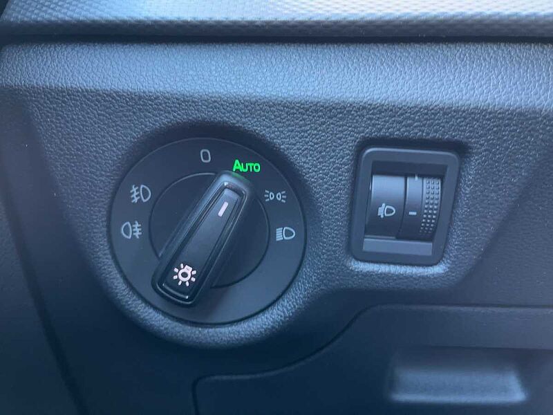 SKODA Kamiq 1.0 TSI Essence Virt LED PDC