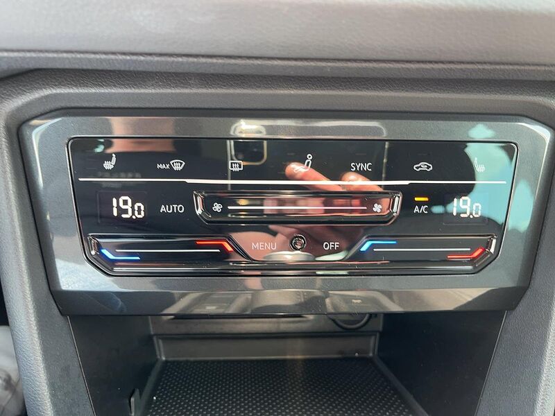 Volkswagen Tiguan 1.5 TSI BMT Life AHK Navi ACC LED Black