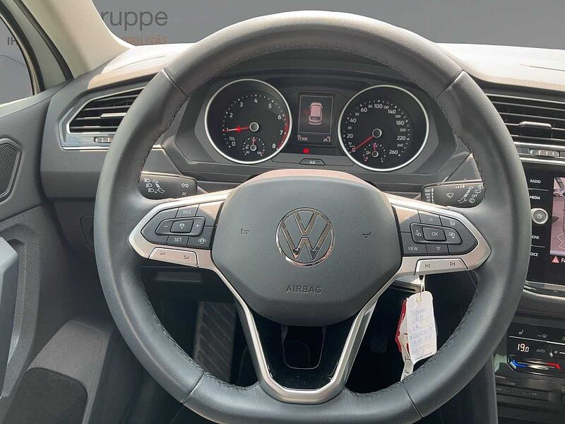 Volkswagen Tiguan 1.5 TSI BMT Life AHK Navi ACC LED Black