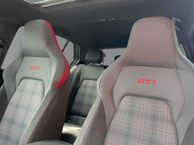 Volkswagen Golf VIII 2.0 TSI W GTI Navi ACC Virt CarPlay