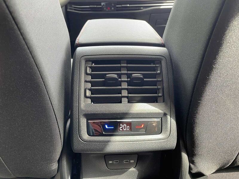 Volkswagen Golf VIII 2.0 TSI W GTI Navi ACC Virt CarPlay