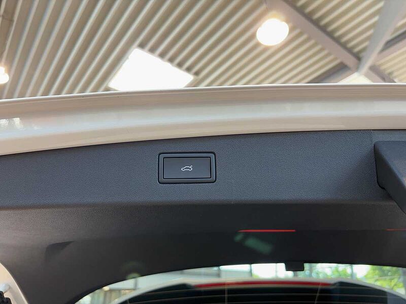 Volkswagen Tiguan R-Line 2.0 l TDI 4MOTION DSG LED NAVI AHK