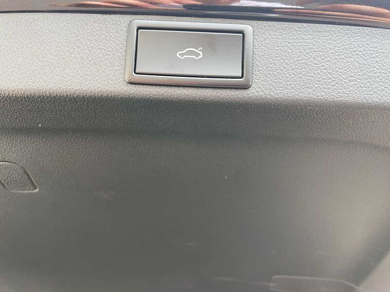SKODA Octavia Combi 1.5 TSI ACT First Edition Navi