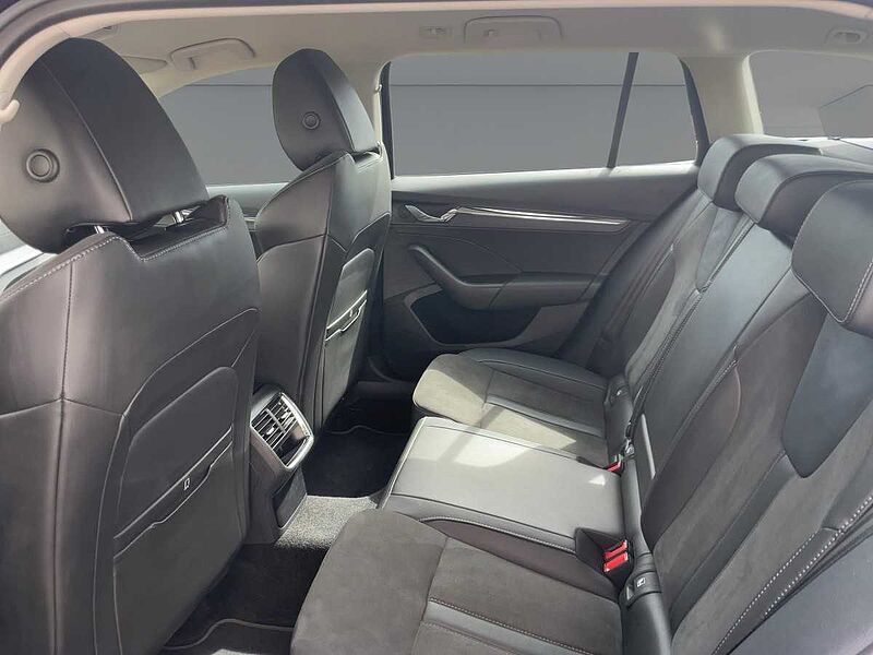 SKODA Octavia Combi 1.5 TSI ACT First Edition Navi