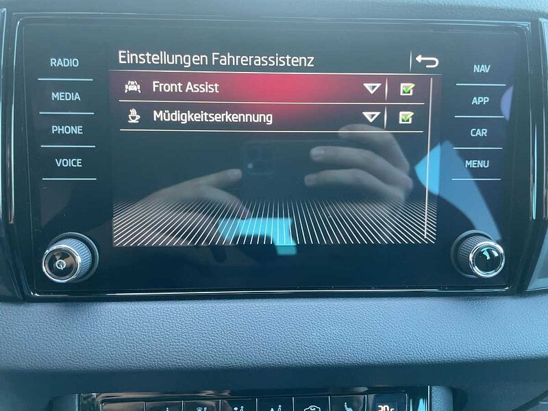 SKODA Karoq 1.5 TSI ACT Sportline Navi LED PDC
