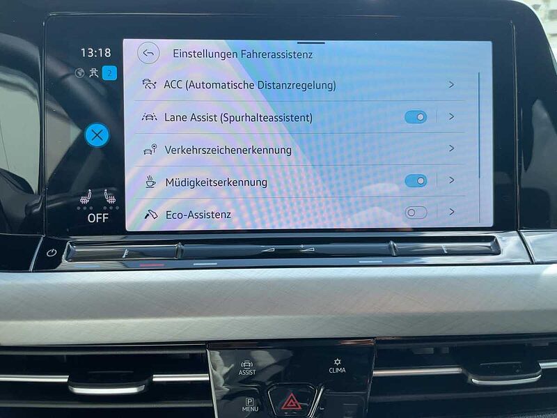 Volkswagen Golf VIII 1.0 eTSI Life Navi ACC Virt LED PDC