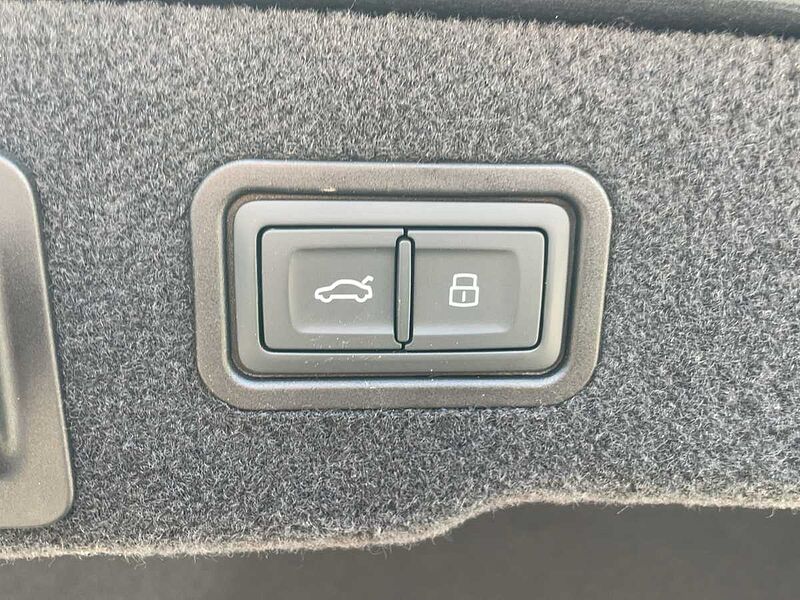 Audi A8 50 3.0 TDI quattro ACC AHK Virt Navi PDC HUD