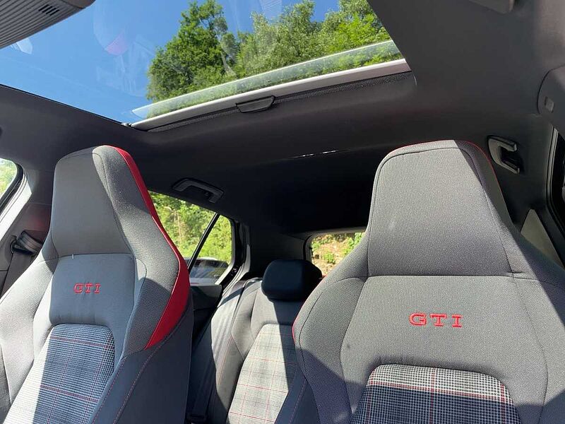 Volkswagen Golf VIII 2.0 TSI W GTI Navi ACC Virt CarPlay