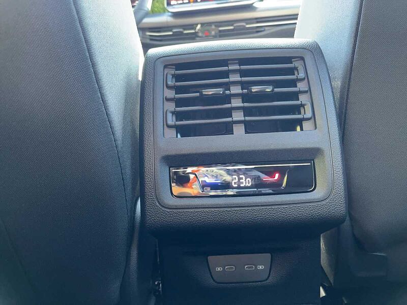 Volkswagen Golf VIII 2.0 TSI W GTI Navi ACC Virt CarPlay