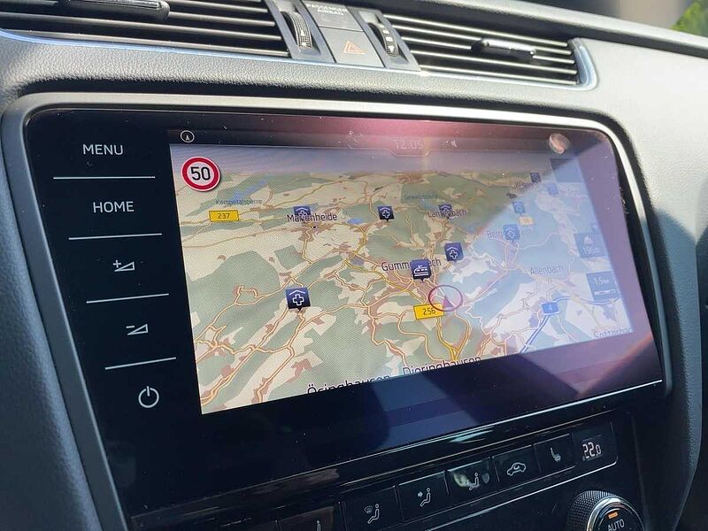 SKODA Octavia Combi 2.0 TDI Style PDC Leder CarPlay