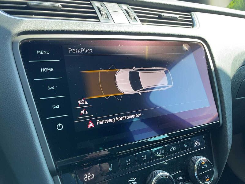 SKODA Octavia Combi 2.0 TDI Style PDC Leder CarPlay