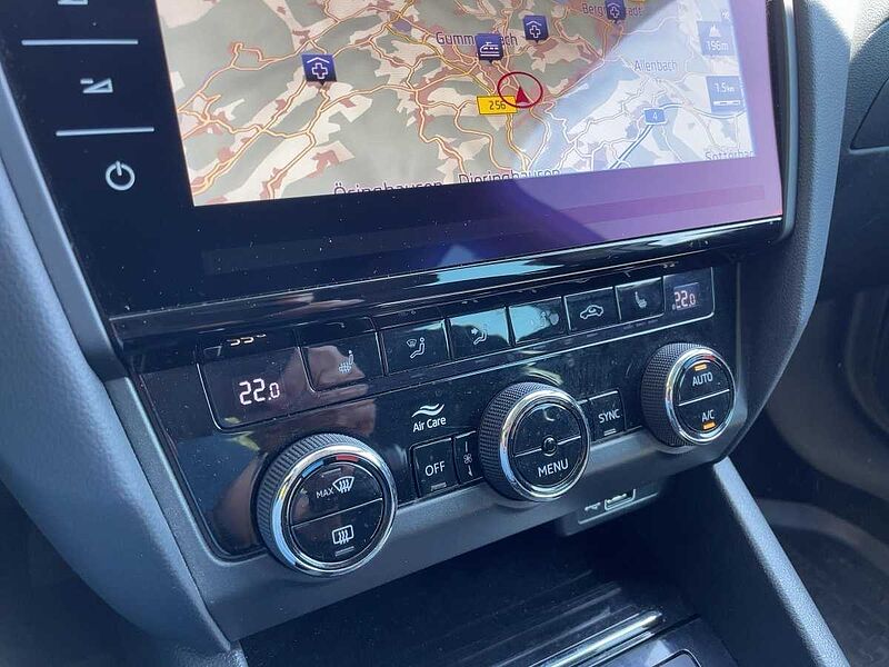 SKODA Octavia Combi 2.0 TDI Style PDC Leder CarPlay