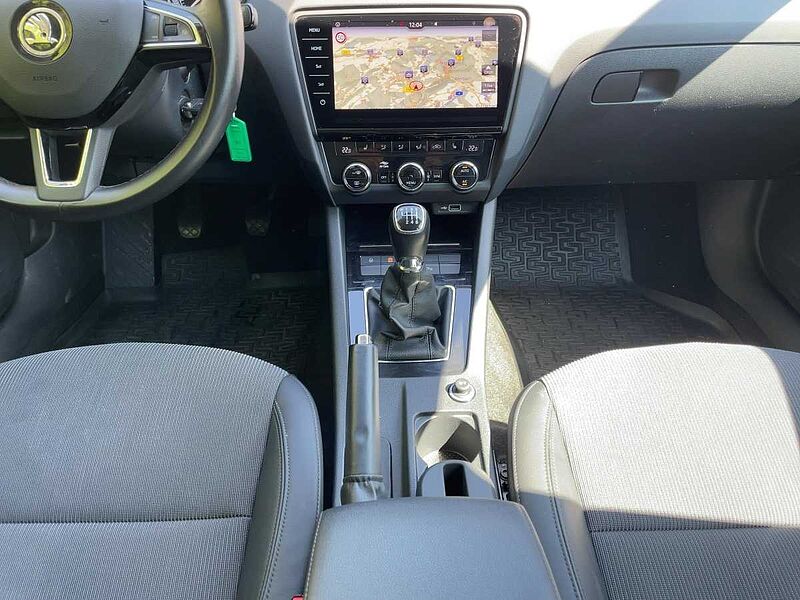 SKODA Octavia Combi 2.0 TDI Style PDC Leder CarPlay