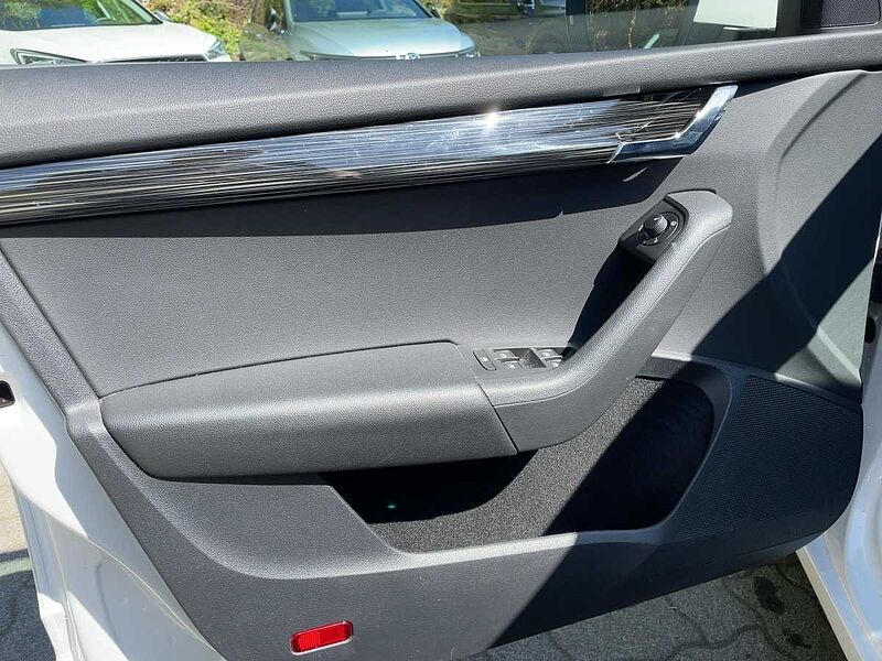 SKODA Octavia Combi 2.0 TDI Style PDC Leder CarPlay