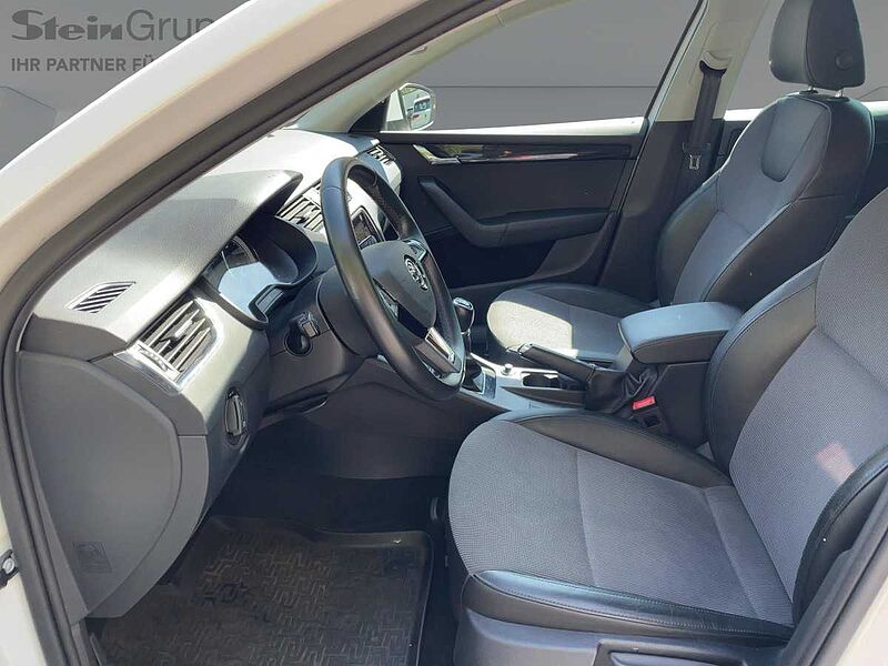 SKODA Octavia Combi 2.0 TDI Style PDC Leder CarPlay